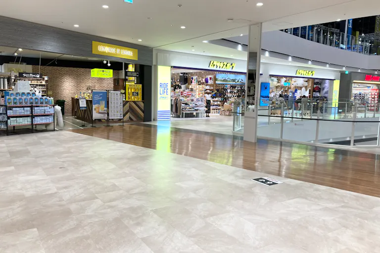 【イオンモール新利府】2階 モール北エスカレーター前の画像1