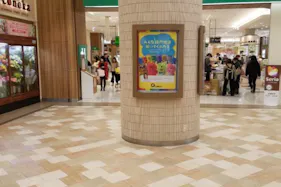 【あまがさきキューズモール】「②1F conoka前」プロモーションやポップアップストアに最適な、1階出入口付近の注目度の高いイベントスペース