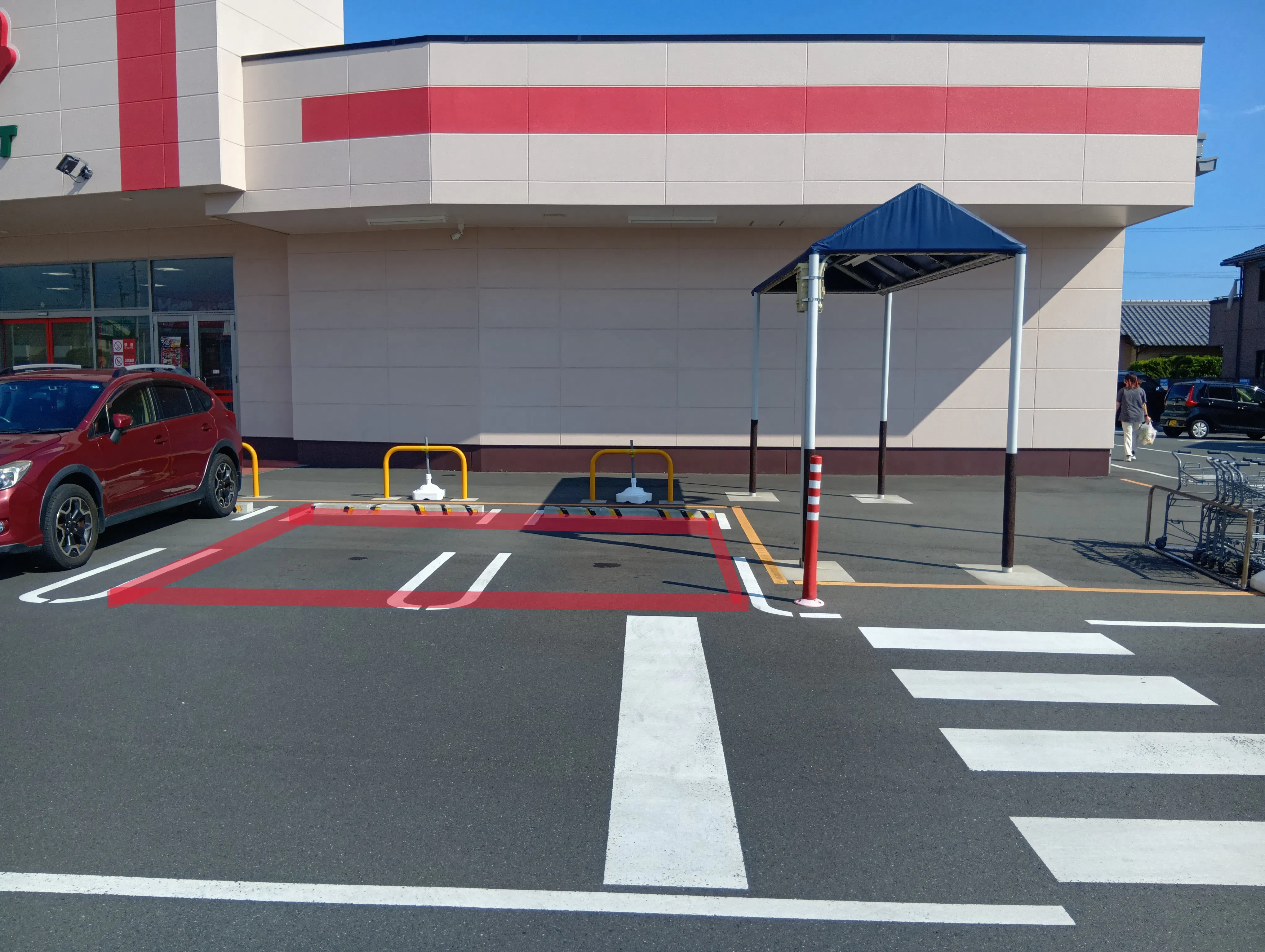 【フードマーケットマム牧野店】駐車場催事スペース 販促プロモーションや物販に最適なスーパー屋外催事イベントスペースの画像