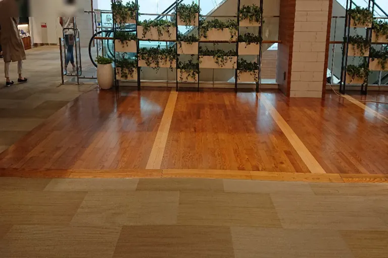 【ララガーデン長町】2階南側エスカレーター(A)の画像1