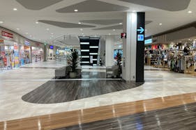 【イオンモール新利府】3階 モール東エスカレーター前