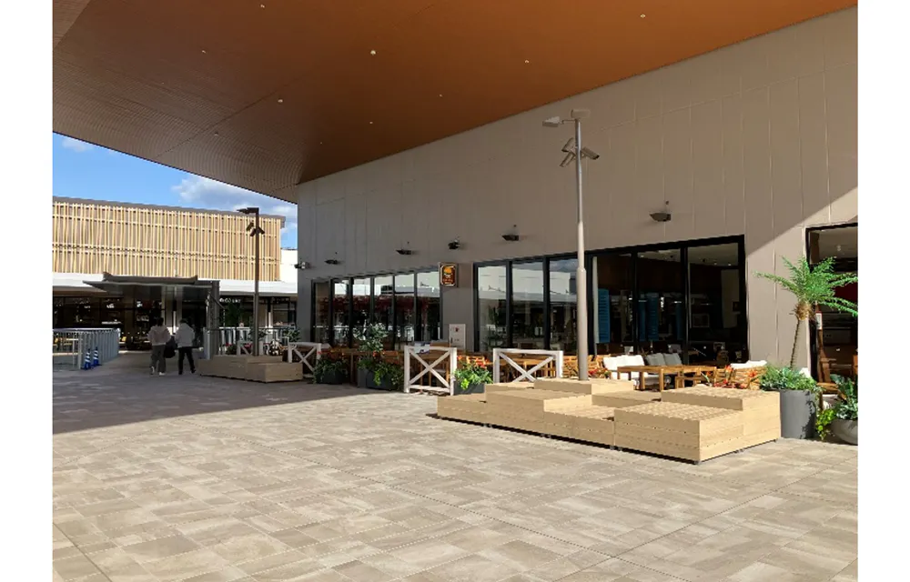 【三井アウトレットパーク 岡崎】大屋根テラス北エリア