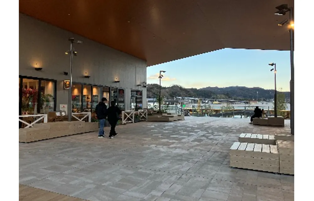 【三井アウトレットパーク 岡崎】大屋根テラス北エリア