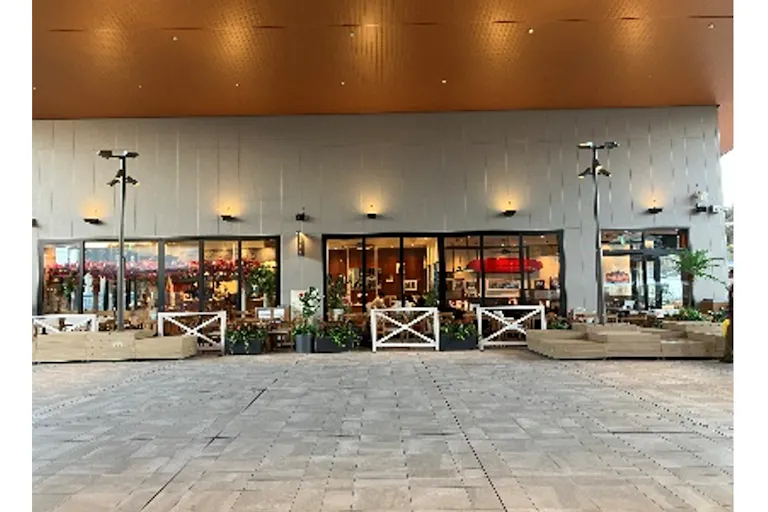 【三井アウトレットパーク 岡崎】大屋根テラス北エリアの画像4