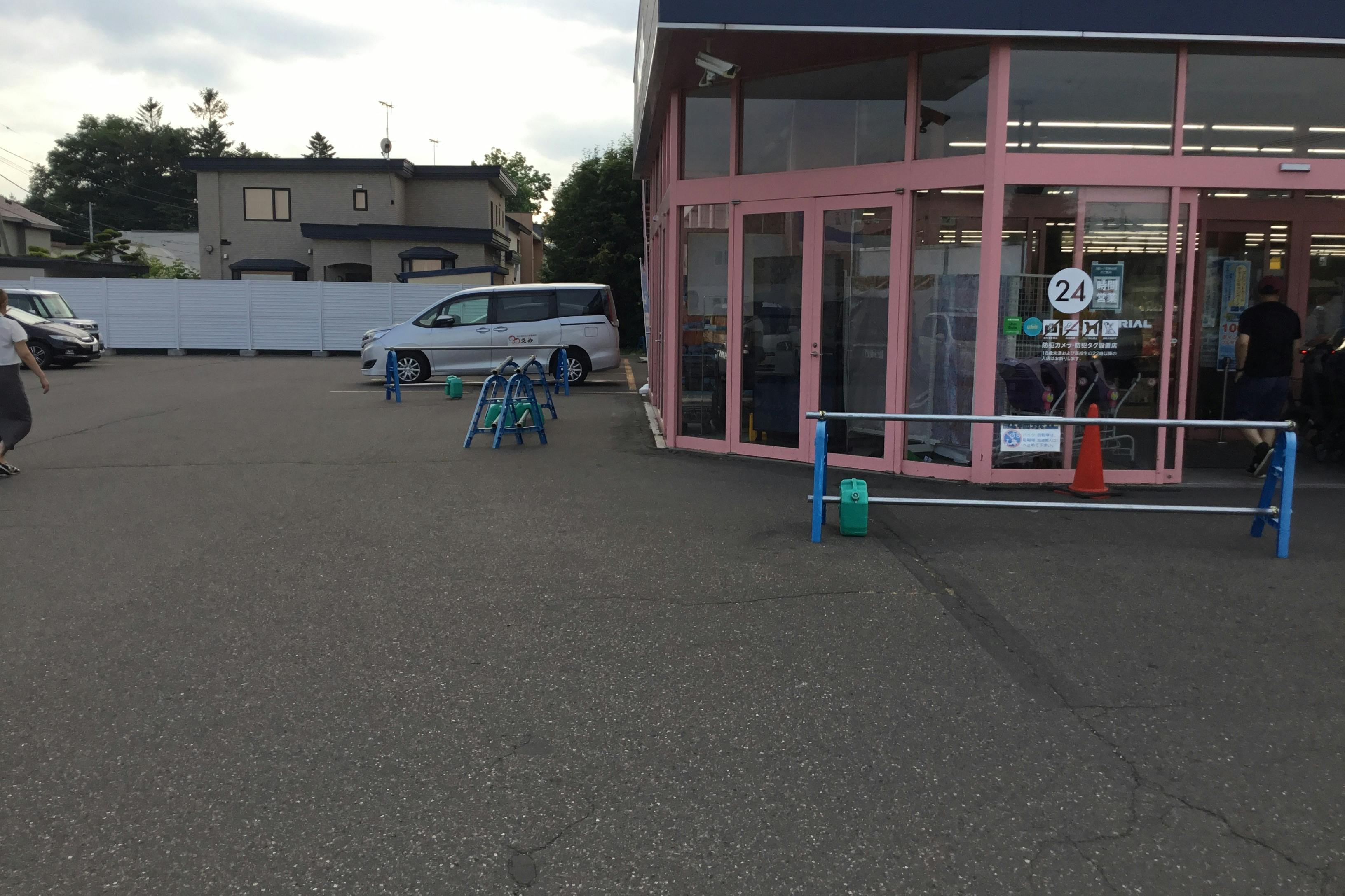 【スーパーセンタートライアル帯広東店】【店舗出入口】キッチンカー(調理営業)出店限定/屋外スペースA ※焼鳥等煙商材NG