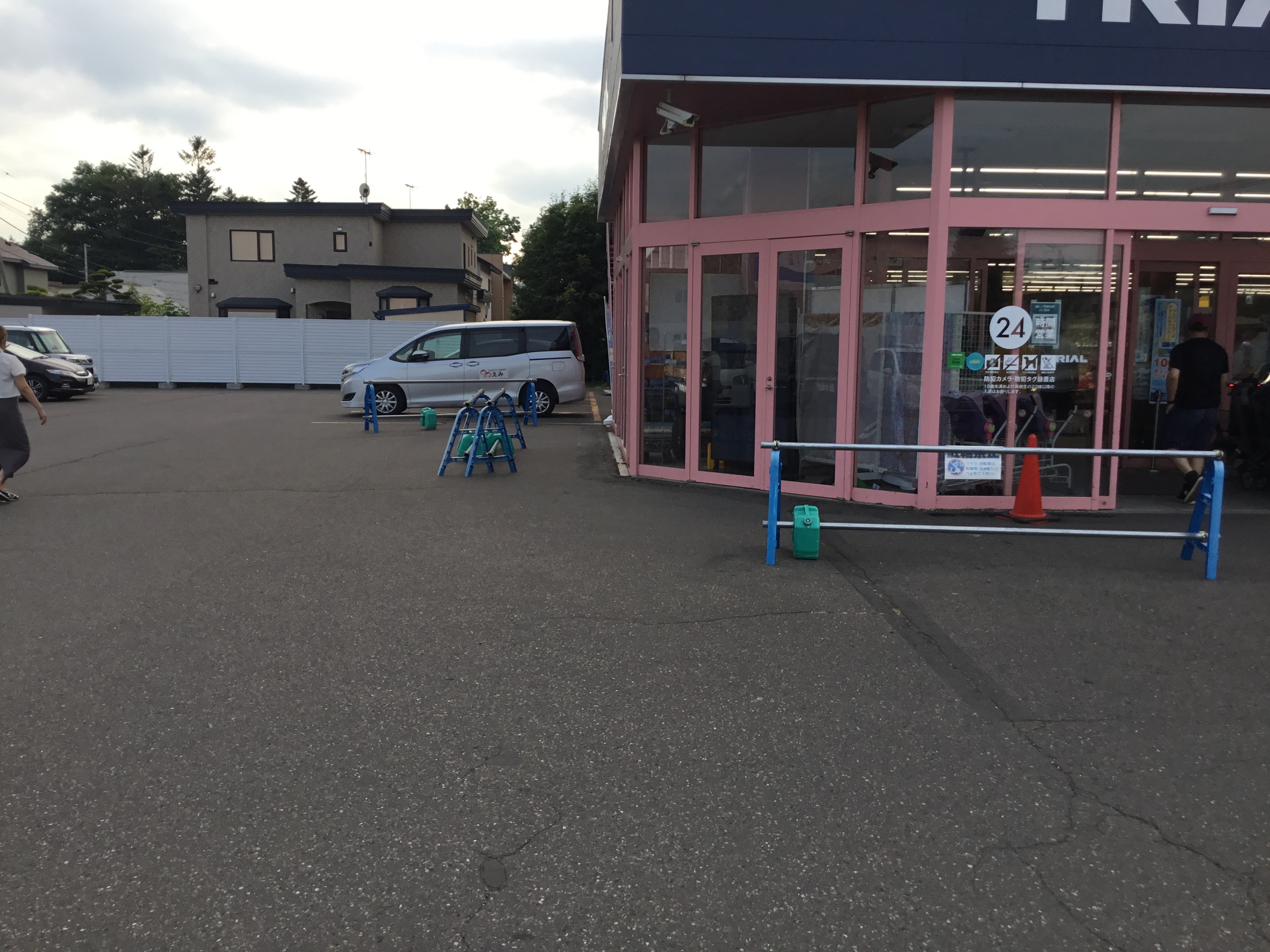 【スーパーセンタートライアル帯広東店】【店舗出入口】キッチンカー（調理営業）出店限定/屋外スペースA　※焼鳥等煙商材NG