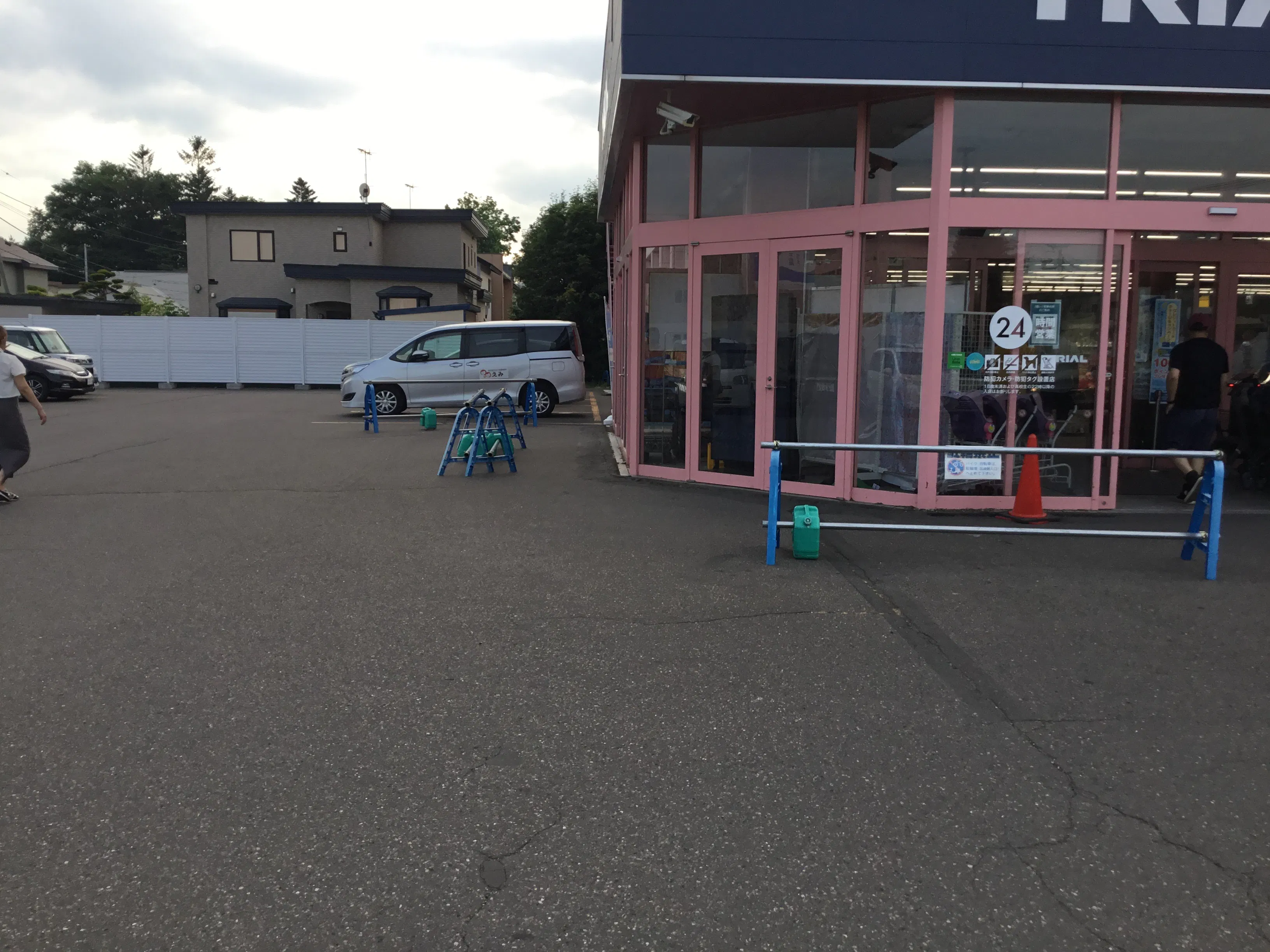 【スーパーセンタートライアル帯広東店】【店舗出入口】キッチンカー(調理営業)出店限定/屋外スペースA ※焼鳥等煙商材NG
