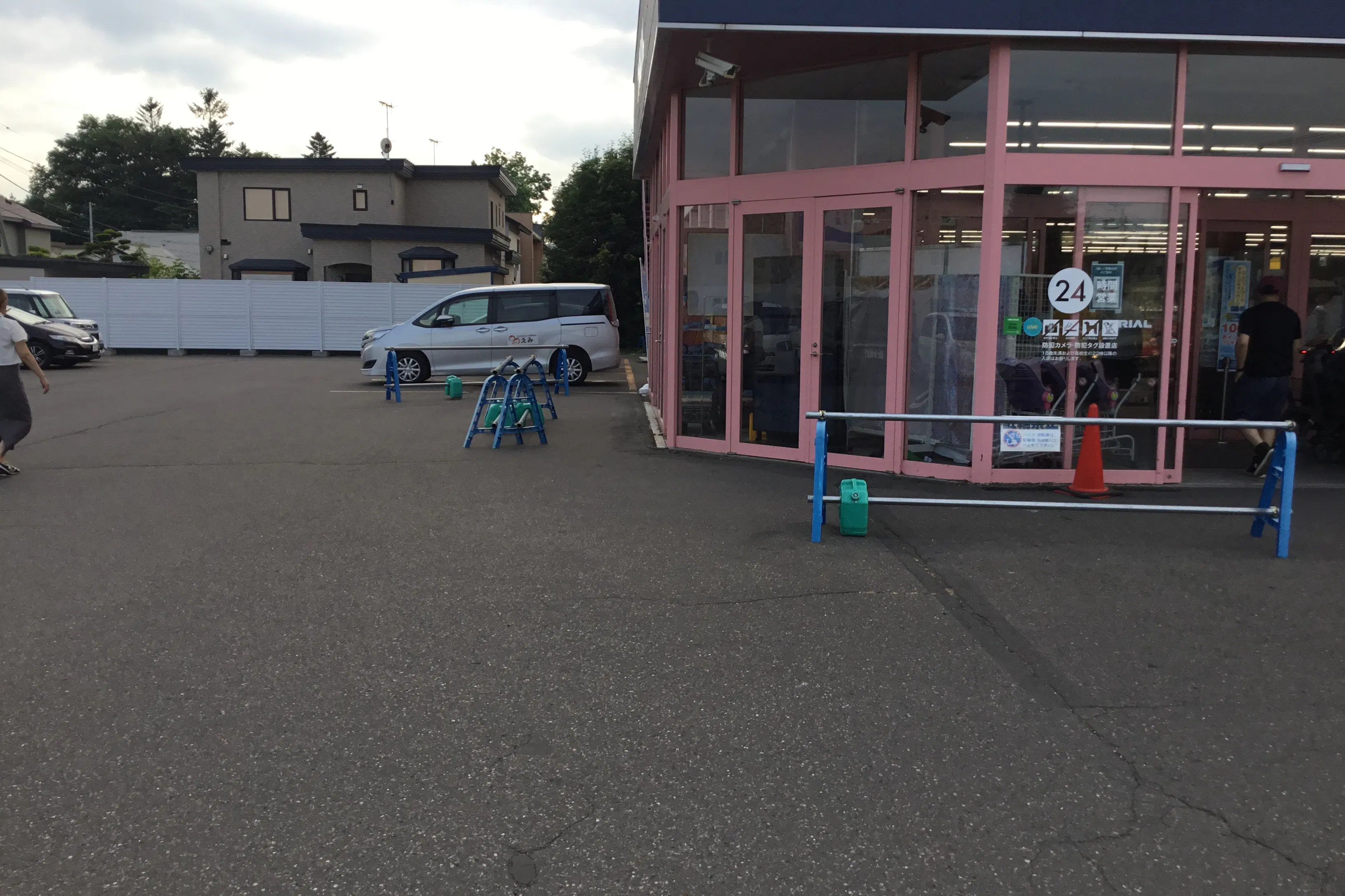 【スーパーセンタートライアル帯広東店】【店舗出入口】キッチンカー(調理営業)出店限定/屋外スペースA ※焼鳥等煙商材NG
