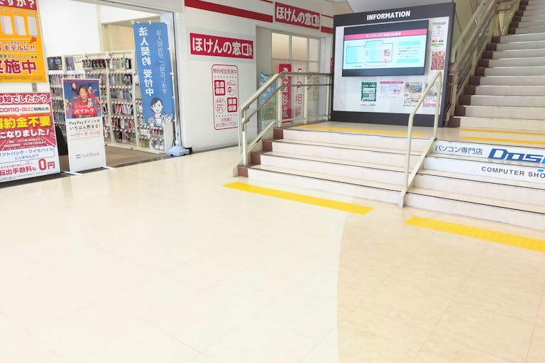 【コマーシャルモール博多】ポップアップストアやプロモーションイベントに適した地域の方に利用されるショッピングモールのイベントスペース(正面入口前区画)の画像1