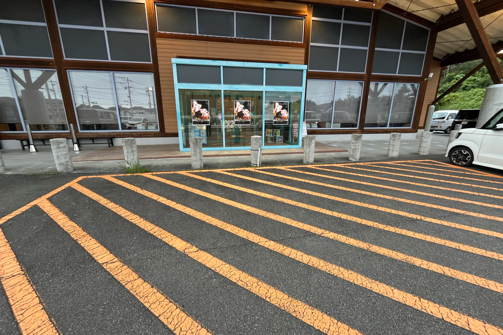 【ダイナム静岡御前崎店】キッチンカーやプロモーションイベントの開催に最適なアミューズメント施設のイベントスペース