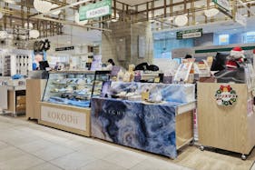 【北千住マルイ】2階 カレンダリウムF11【食物販・物産展】店内入って正面、什器完備の好立地スペース