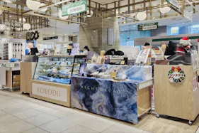 【北千住マルイ】2階 カレンダリウムF11【食物販・物産展】店内入って正面、什器完備の好立地スペース