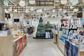【北千住マルイ】2階 カレンダリウムF11【食物販・物産展】店内入って正面、什器完備の好立地スペース