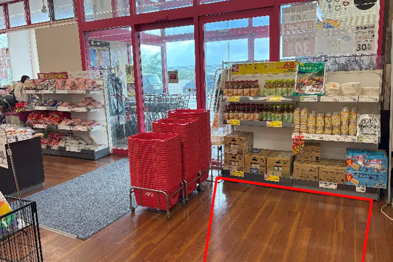 【マックスバリュ琴丘店】シーガル側出入口付近 販促プロモーションや物販に最適なスーパー店内催事イベントスペースの画像2