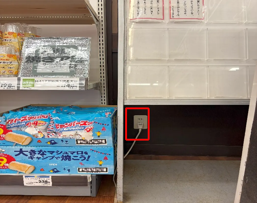 【マックスバリュ琴丘店】シーガル側出入口付近 販促プロモーションや物販に最適なスーパー店内催事イベントスペース
