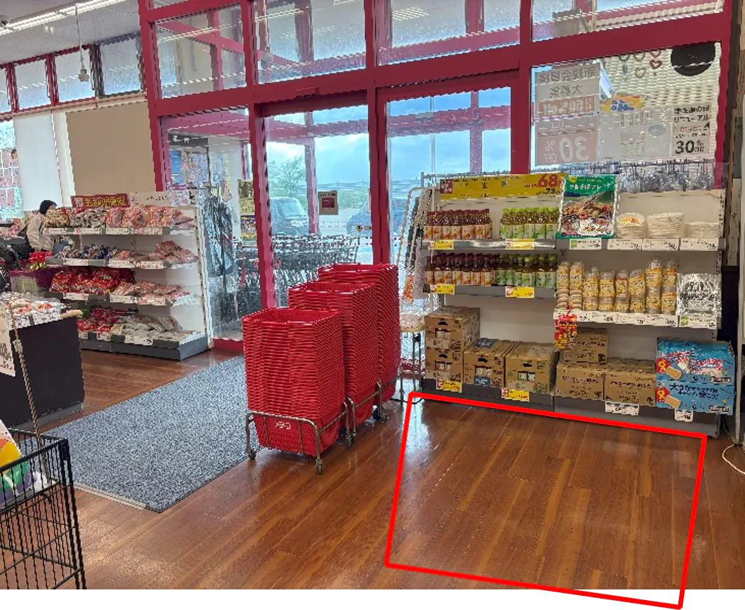 【マックスバリュ琴丘店】シーガル側出入口付近 販促プロモーションや物販に最適なスーパー店内催事イベントスペース