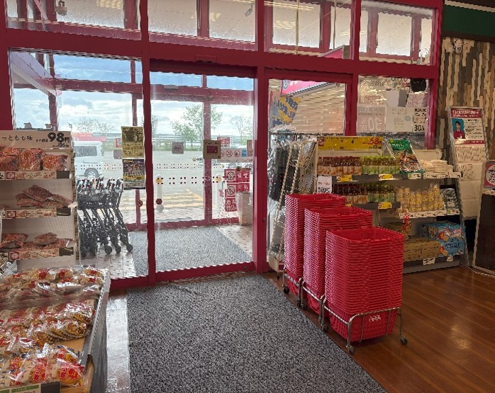 【マックスバリュ琴丘店】店舗入口脇（中） 販促プロモーションや物販に最適なスーパー店内催事イベントスペース