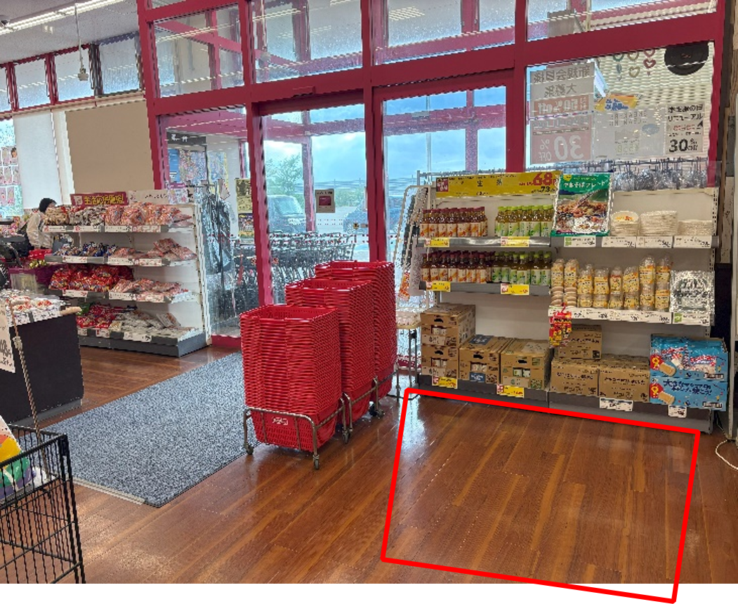 【マックスバリュ琴丘店】店舗入口脇（中） 販促プロモーションや物販に最適なスーパー店内催事イベントスペース