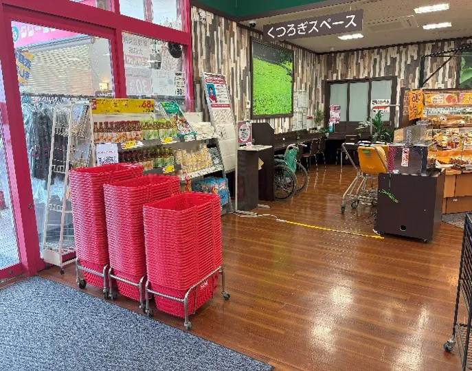 【マックスバリュ琴丘店】店舗入口脇（中） 販促プロモーションや物販に最適なスーパー店内催事イベントスペース