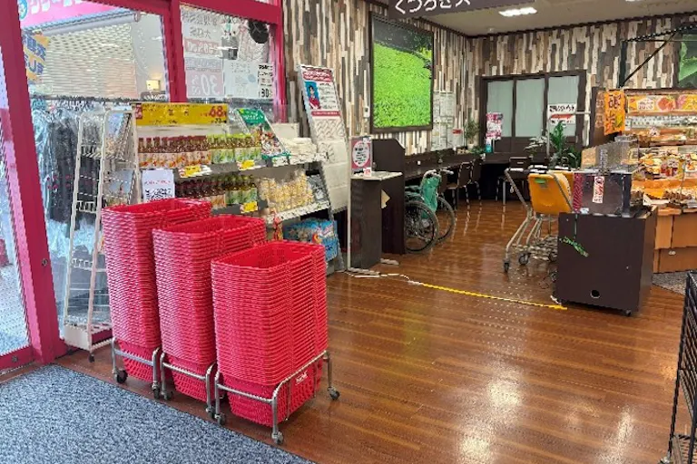 【マックスバリュ琴丘店】店舗入口脇(中) 販促プロモーションや物販に最適なスーパー店内催事イベントスペースの画像4