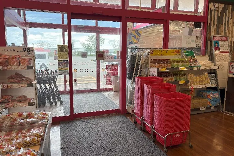 【マックスバリュ琴丘店】店舗入口脇(中) 販促プロモーションや物販に最適なスーパー店内催事イベントスペースの画像3