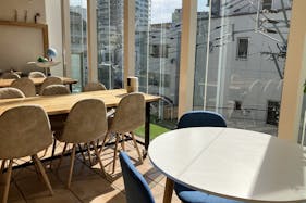 【西鉄福岡(天神)駅8分】オフ会やミニマルシェなどのイベントやセミナー、会議などのビジネス用途まで幅広く利用されている多目的レンタルスペース