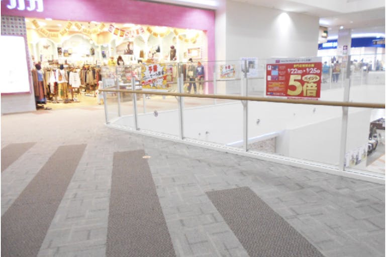 【イオンモール都城駅前】【都城駅前】東2(ライトオン前)ブリッジの画像1