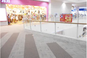 【イオンモール都城駅前】【都城駅前】東2(ライトオン前)ブリッジ