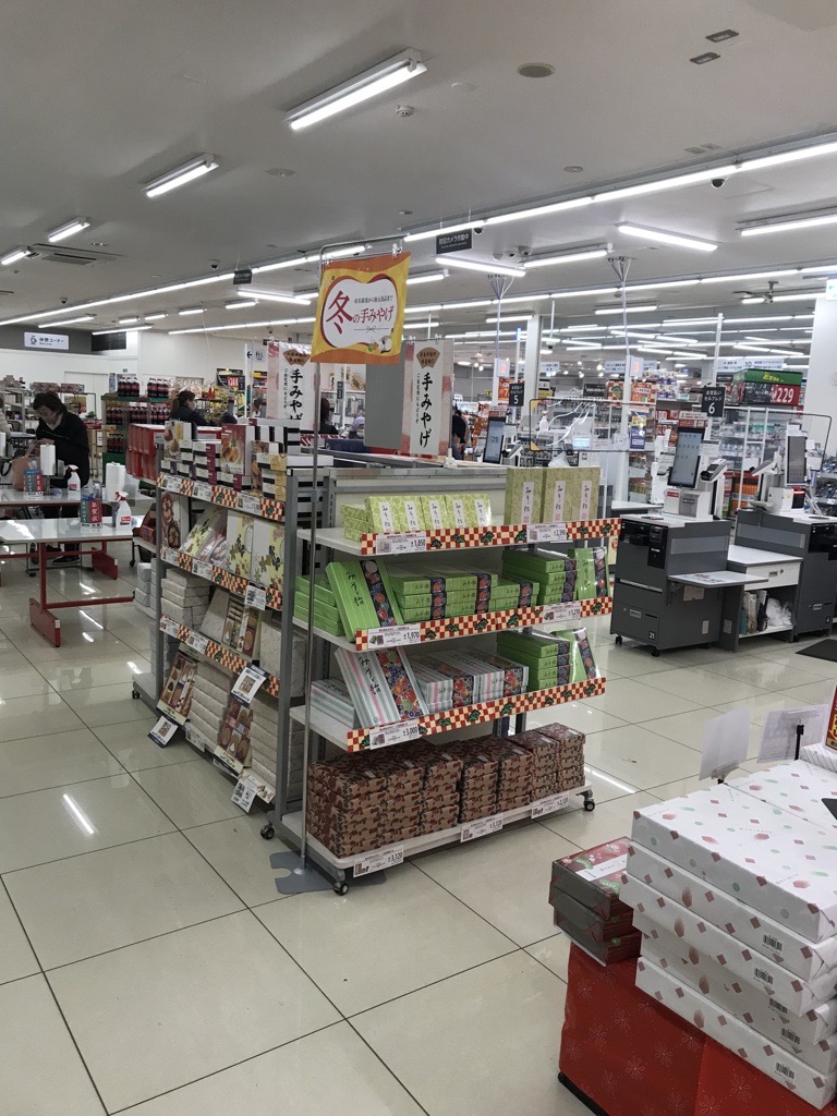 【西友　戸倉店】レジ付近　プロモーション用途や物販、食物販のポップアップストアに最適なスーパー店内催事イベントスペース