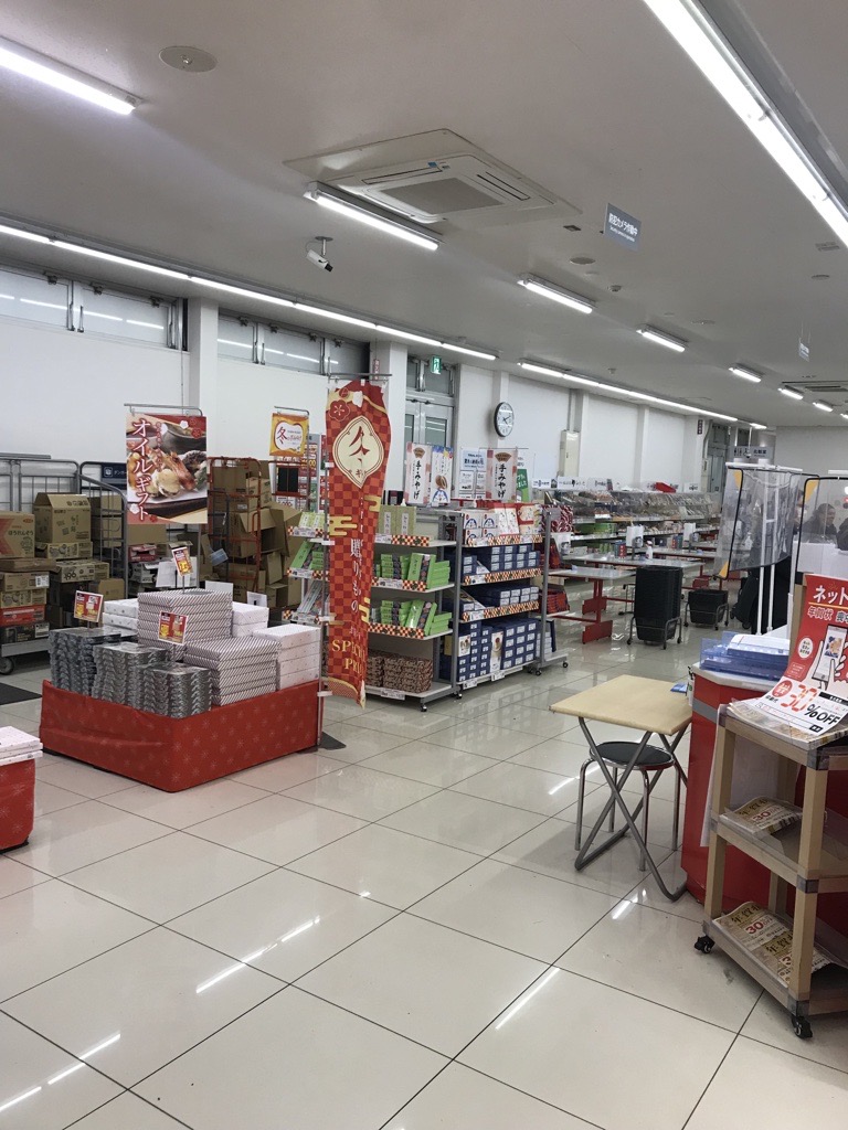 【西友　戸倉店】レジ付近　プロモーション用途や物販、食物販のポップアップストアに最適なスーパー店内催事イベントスペース