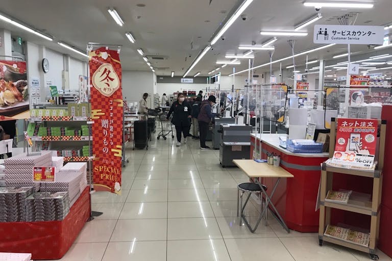【西友 戸倉店】レジ付近 プロモーション用途や物販、食物販のポップアップストアに最適なスーパー店内催事イベントスペースの画像3