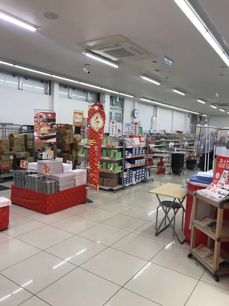 【西友 戸倉店】レジ付近 プロモーション用途や物販、食物販のポップアップストアに最適なスーパー店内催事イベントスペース