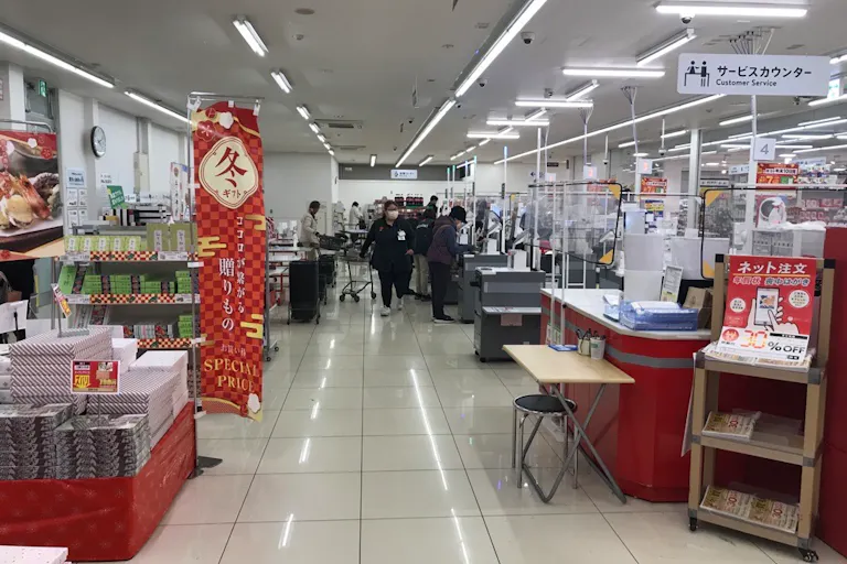 【西友 戸倉店】レジ付近 プロモーション用途や物販、食物販のポップアップストアに最適なスーパー店内催事イベントスペースの画像3