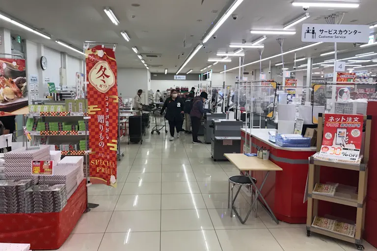 【西友 戸倉店】レジ付近 プロモーション用途や物販、食物販のポップアップストアに最適なスーパー店内催事イベントスペースの画像3