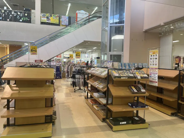 【オークワ湯浅】プロモーションに最適な1階エスカレーター横催事場