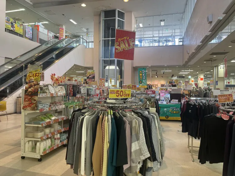 【オークワ湯浅】プロモーションに最適な1階エスカレーター横催事場