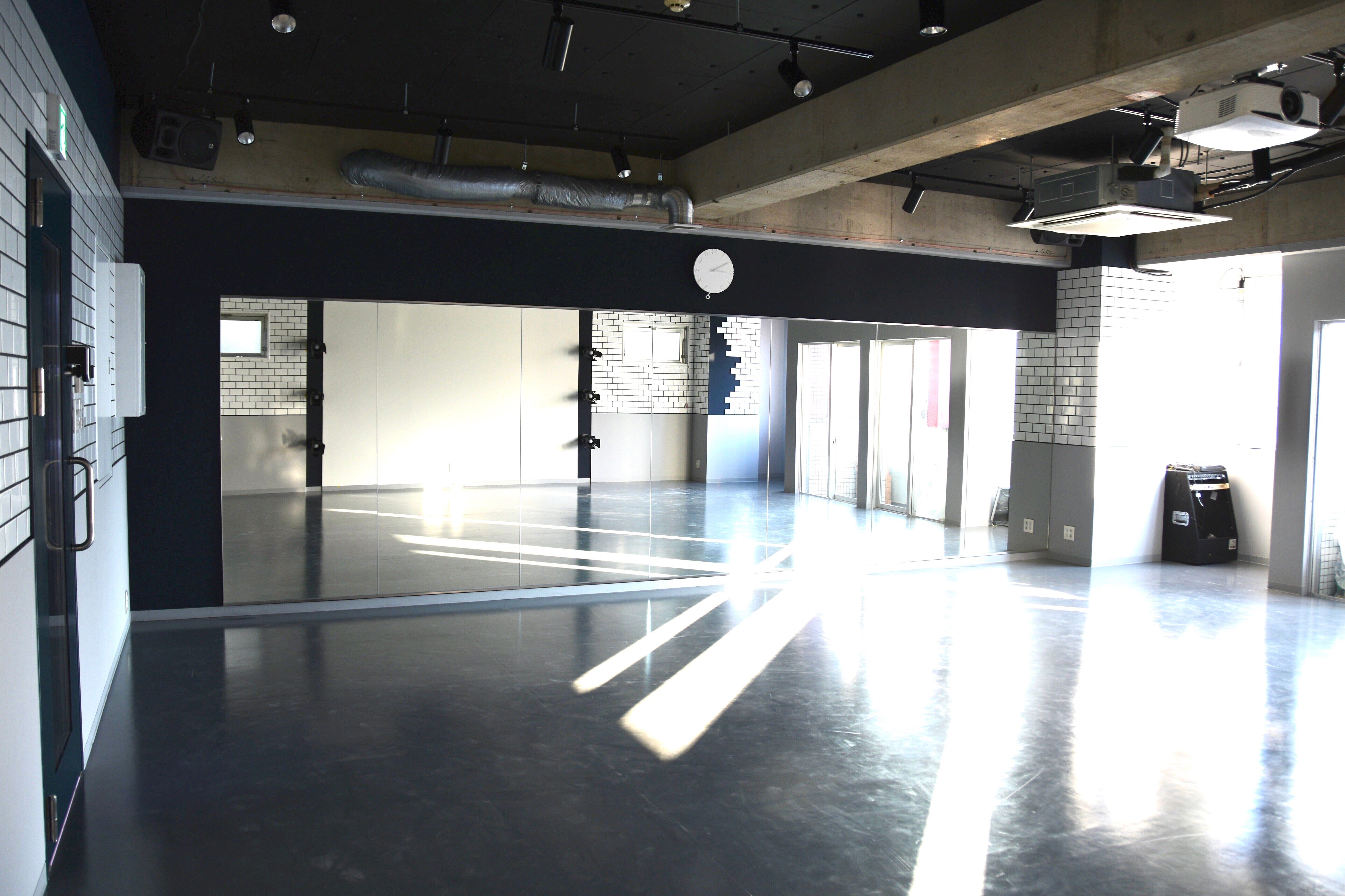 【西葛西駅3分】ワークショップやセミナーに利用できる自然光が入るスタジオ