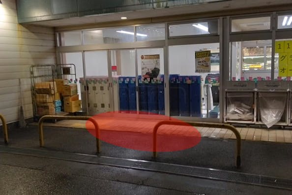 【サンフレッシュ宇治田原店】キッチンカー出店や企業プロモーションイベントに最適な地域密着型スーパー入口付近の店頭催事スペース