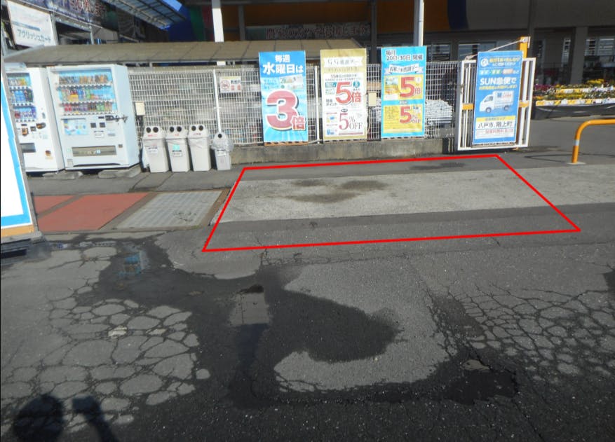 【サンデー八戸長苗代店】屋外駐車場　キッチンカーの出店に最適なホームセンター内駐車場の屋外イベントスペースの画像