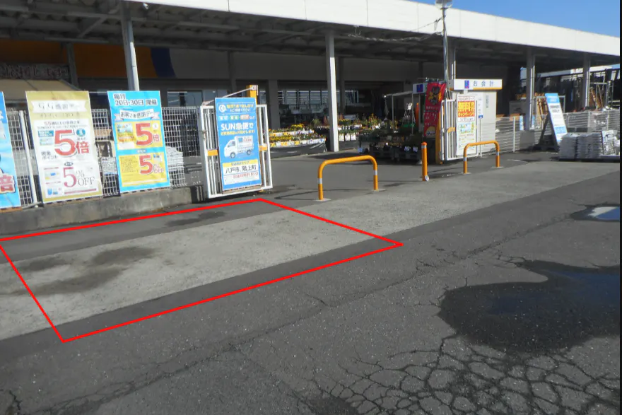 【サンデー八戸長苗代店】屋外駐車場 キッチンカーの出店に最適なホームセンター内駐車場の屋外イベントスペース