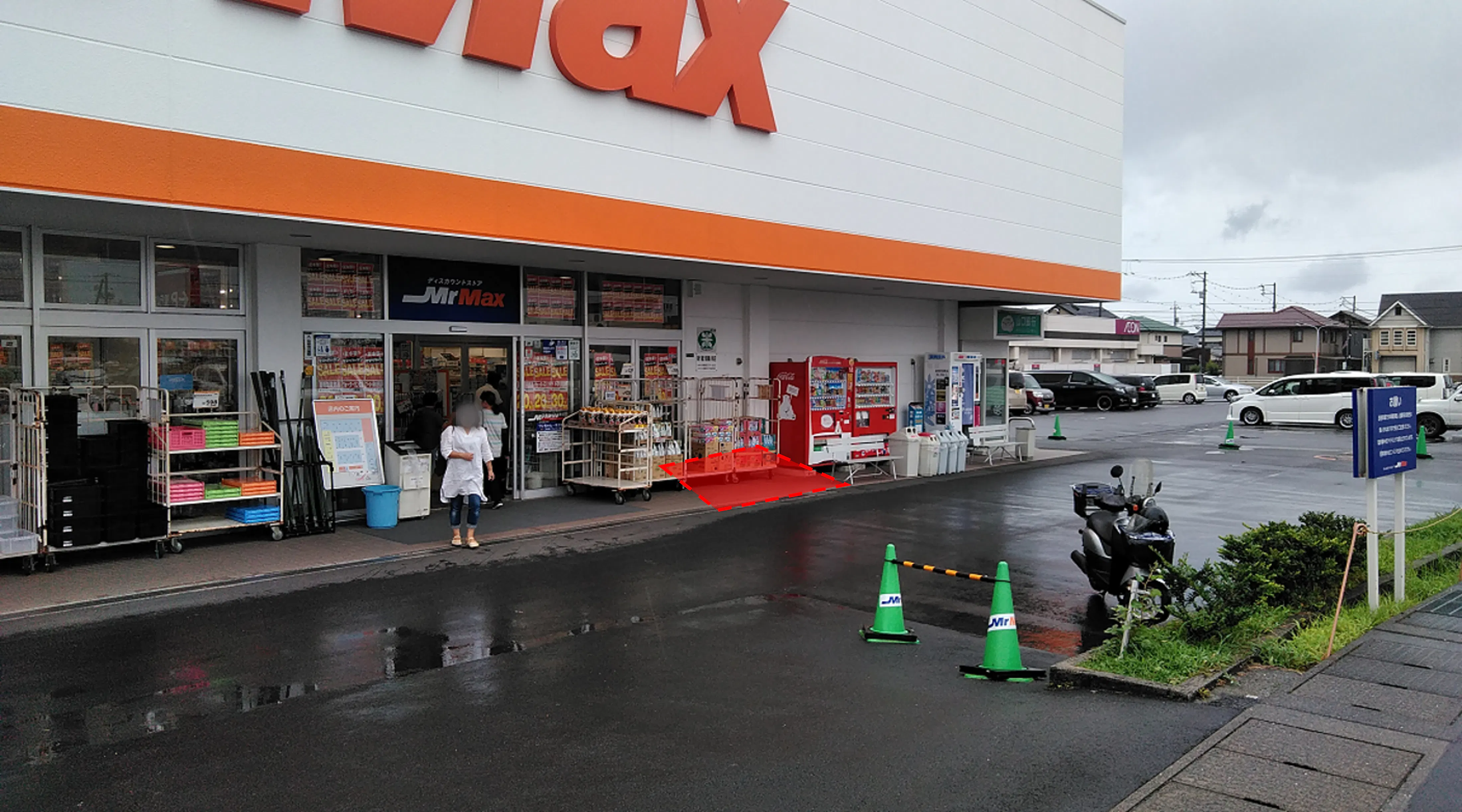 【ミスターマックス 末武店】店頭 販促プロモーションや物販用途に最適な総合ディスカウントストアの催事イベントスペース