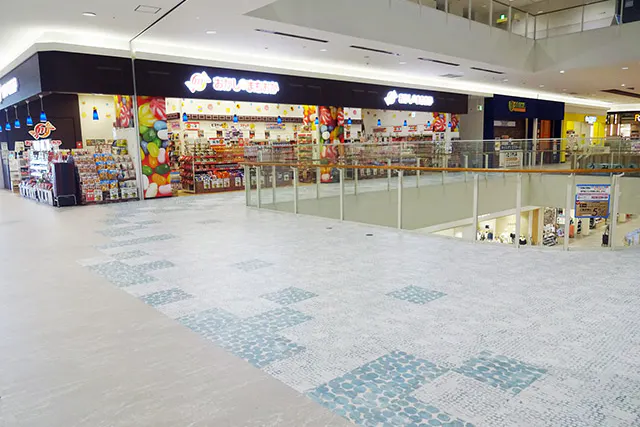 【イオンモール草津】3F イオンスタイル前