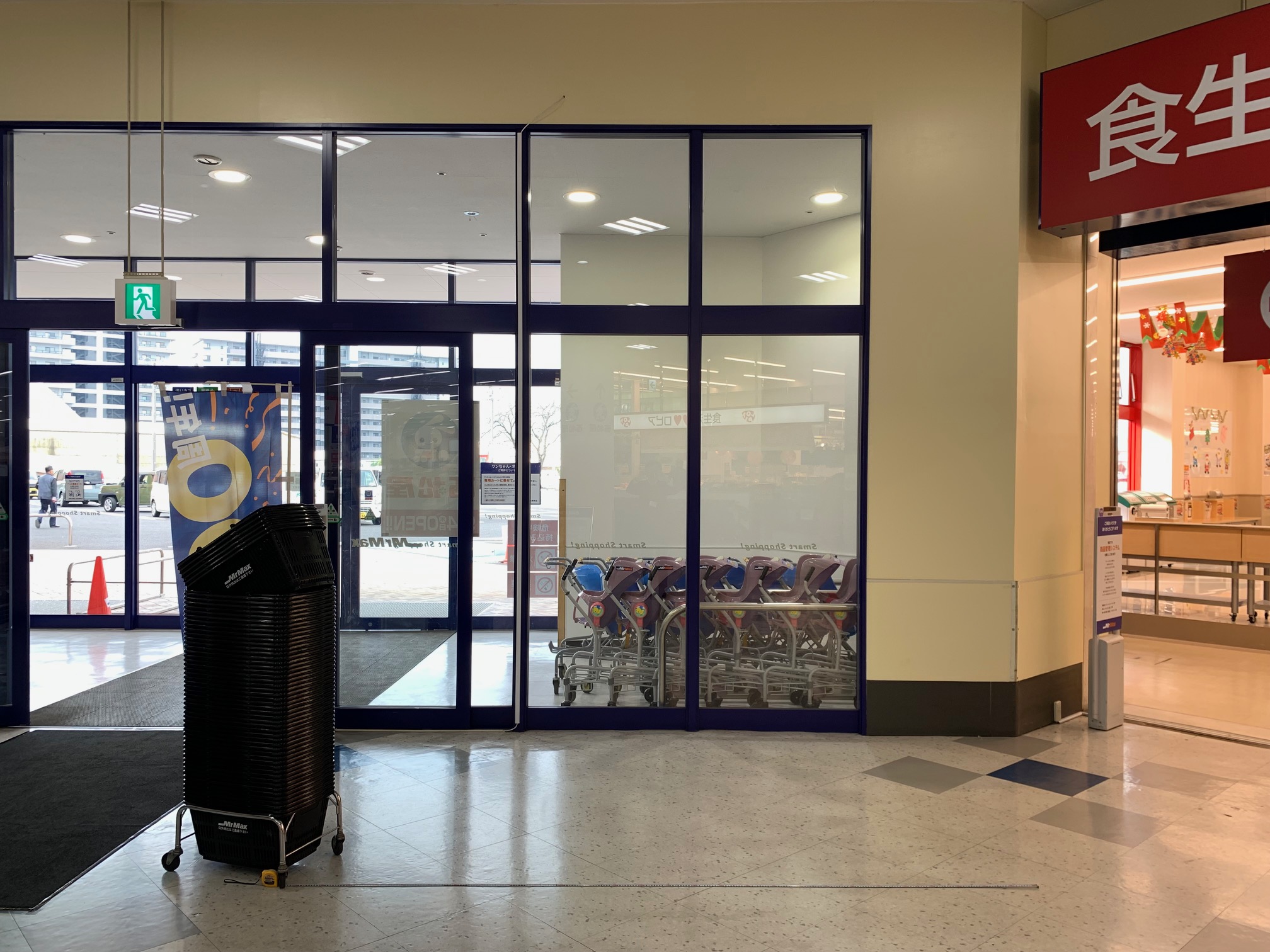 【ミスターマックス 倉賀野店】1F入口横 物販用途に最適な総合ディスカウントストアの催事イベントスペース