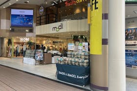 【町田モディ】2階 パブリックスペース(店頭三角)【食物販・物販】人通り抜群の好立地、スイーツ販売やPRイベントに最適