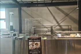 【グロッサリア 脇田店】店内出入口物販スペース※地域出店者優先