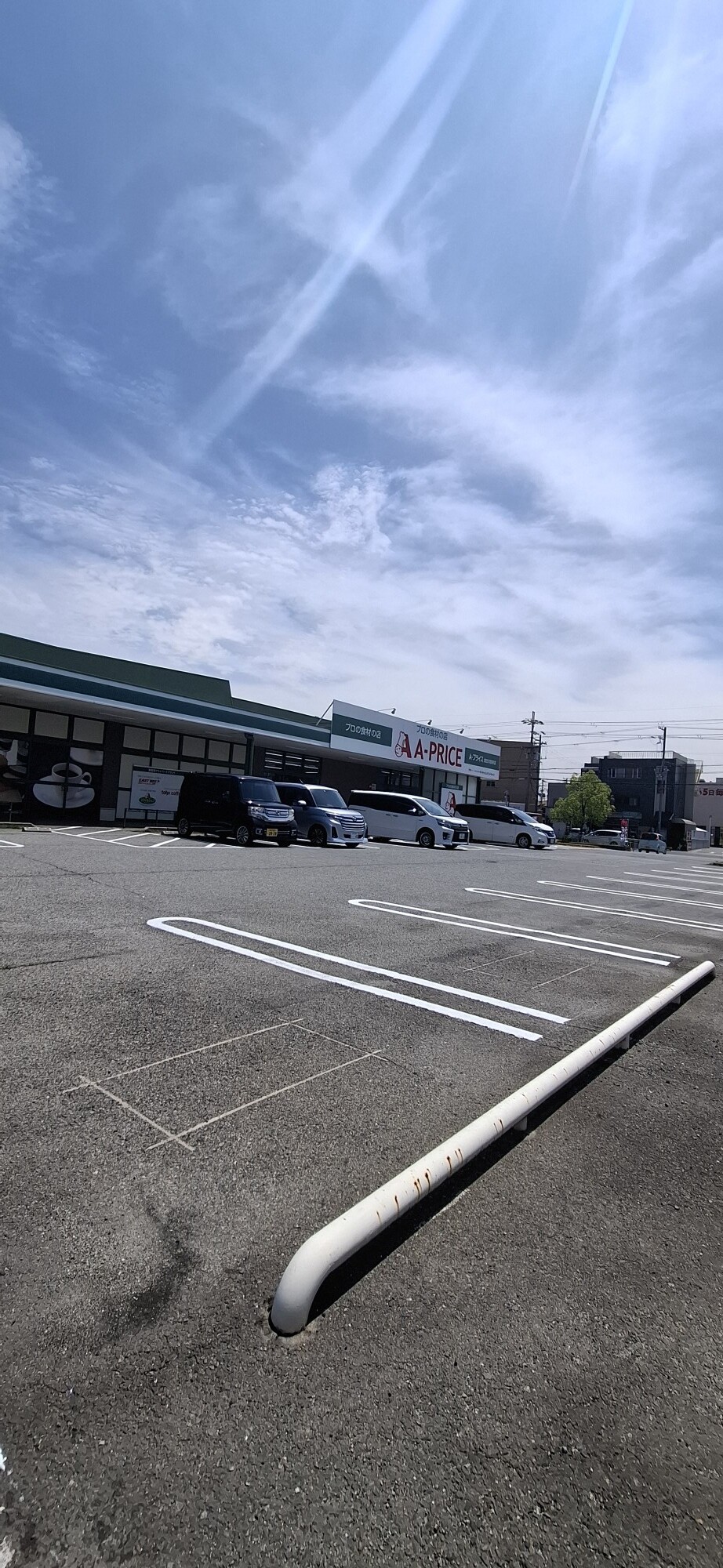 【A-プライス加古川別府店】キッチンカーや食物販出店に適したスーパーの軒下スペース