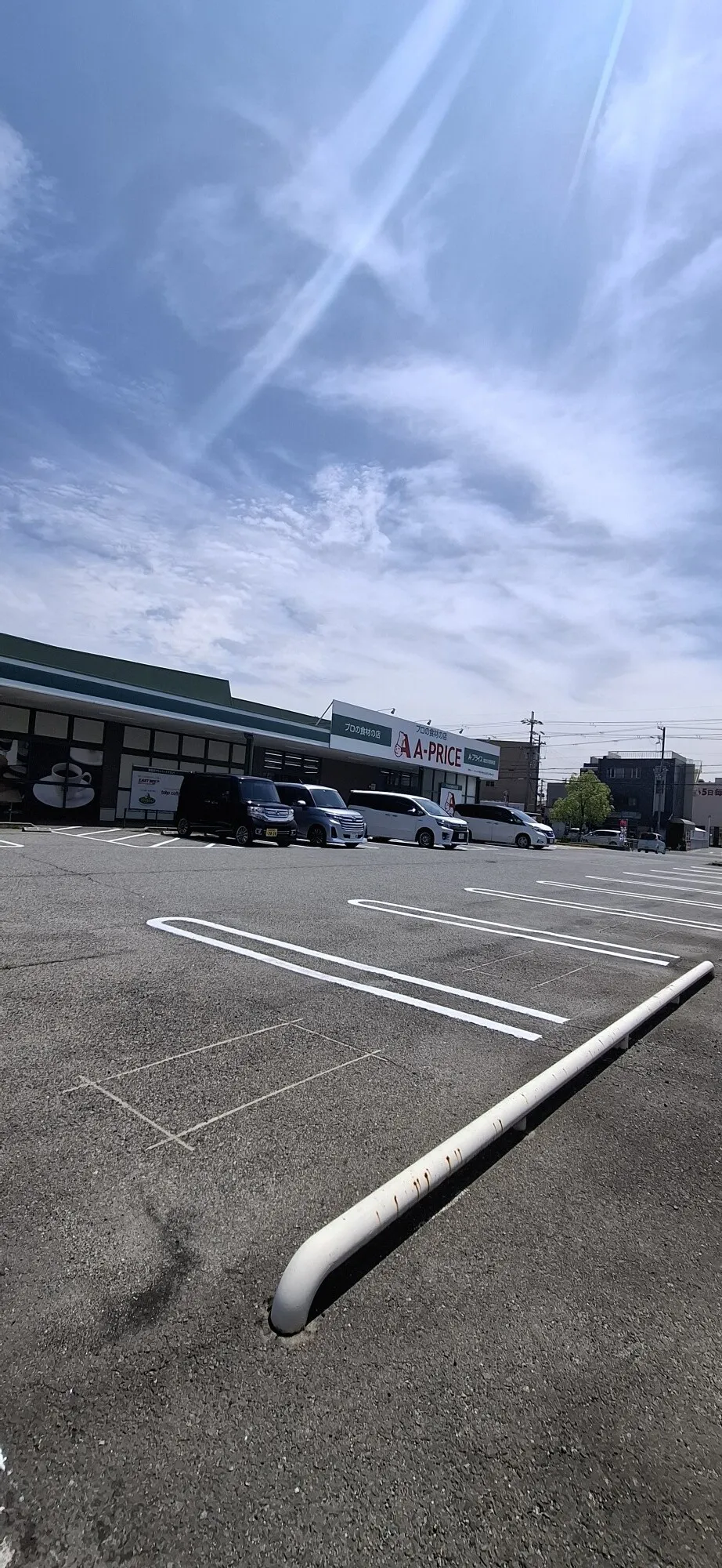 【A-プライス加古川別府店】キッチンカーや食物販出店に適したスーパーの軒下スペース