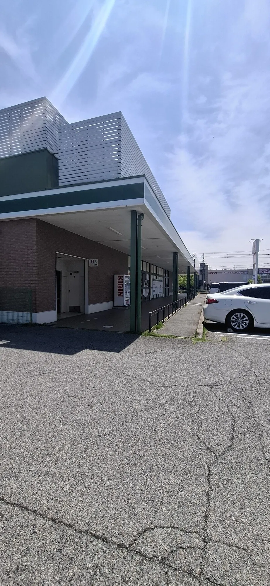 【A-プライス加古川別府店】キッチンカーや食物販出店に適したスーパーの軒下スペース