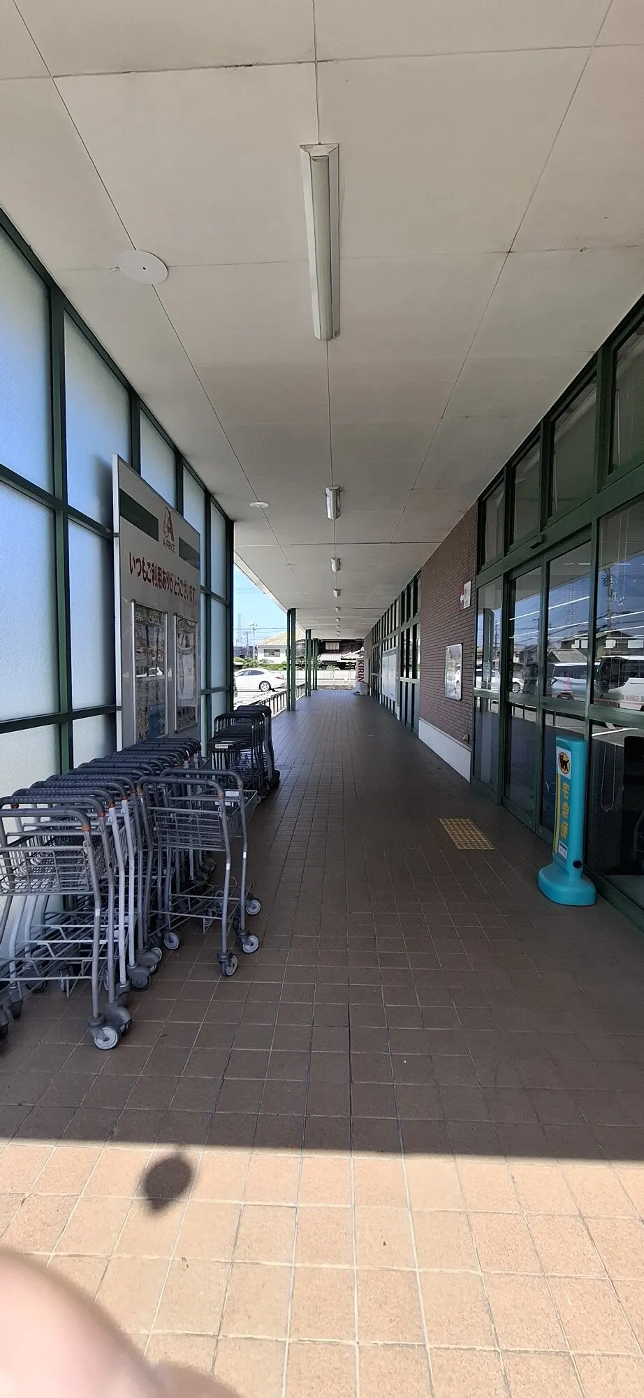 【A-プライス加古川別府店】キッチンカーや食物販出店に適したスーパーの軒下スペース