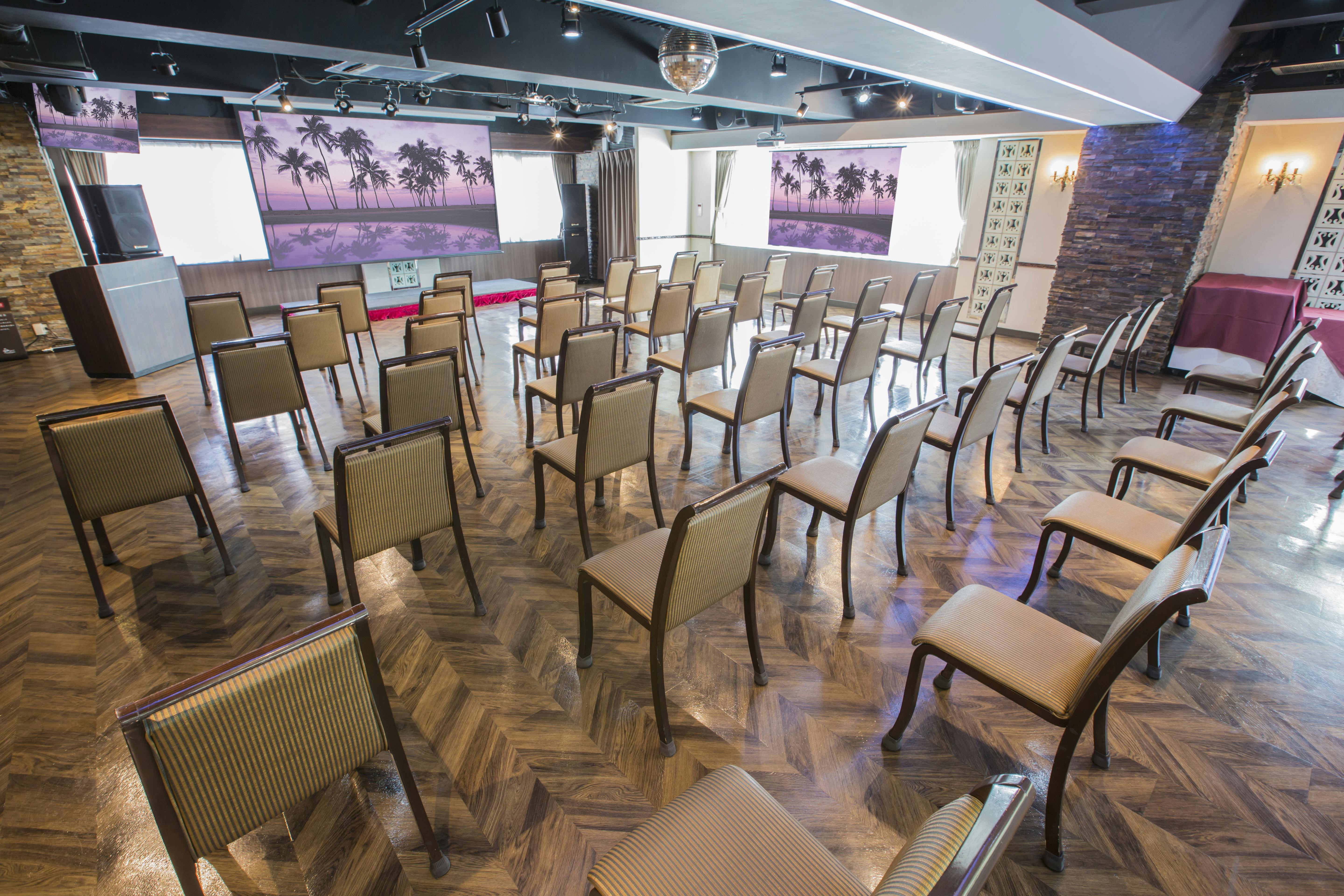 社員総会や講演会に活用できるイベントスペースです